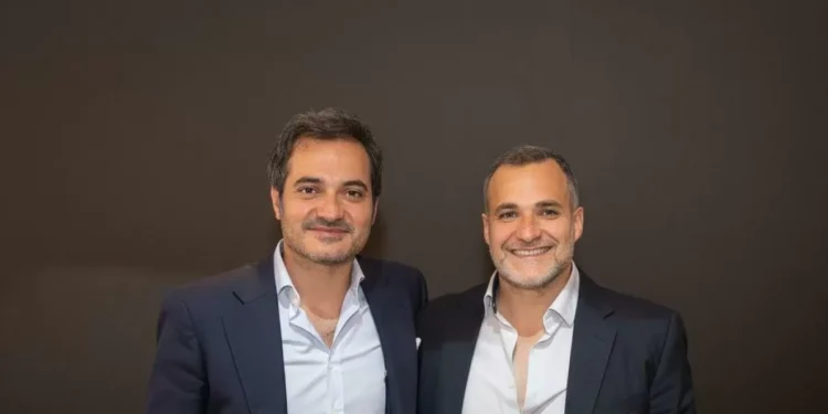 José y Miguel Álvaro, expertos en vinos de Borgoña: “En España falta integrar la cultura del vino en lo común, como se hace en Francia; abrir pincho botella por placer, no solo en ocasiones especiales”