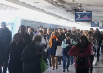 Tren Sarmiento hoy: siguen las demoras para viajar tras el descarrilamiento