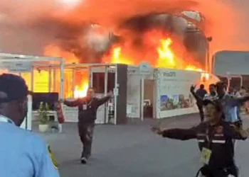 Evacuan sede de la COP30 en Brasil por incendio en unidad de sus pabellones