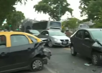 Triple choque en Mataderos: hay un detenido y esperan el control de alcoholemia del piloto que provocó el accidente