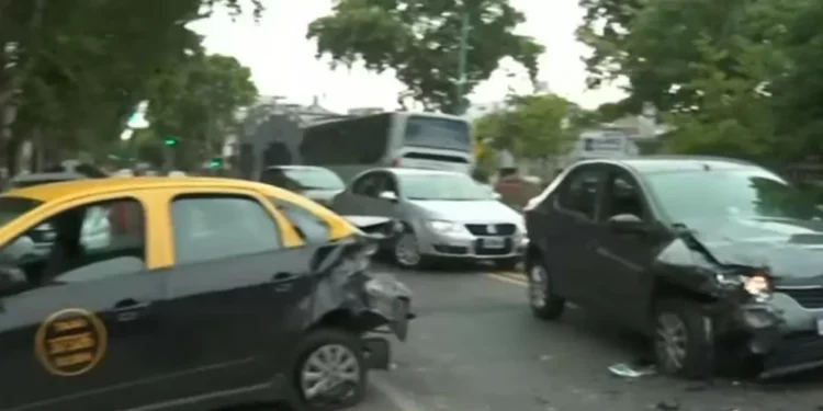 Triple choque en Mataderos: hay un detenido y esperan el control de alcoholemia del piloto que provocó el accidente