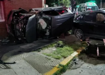 “Todo pasó muy rápido, mi sobrino salió gateando de abajo del auto”: la familia atropellada en Flores y pincho madrugada de terror