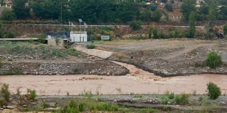 Activan alerta amarilla en Los Andes por fuerte incremento de turbiedad en el río Aconcagua