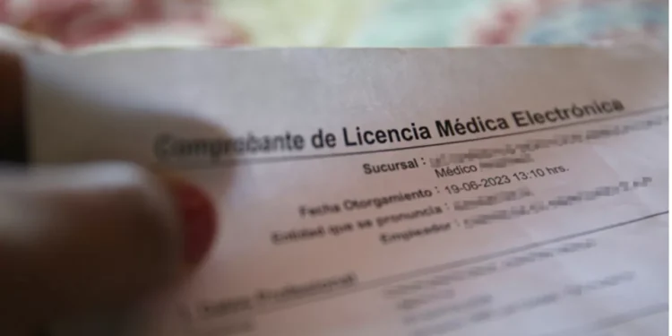 Detienen a enganchón médicos extranjeros por emitir 36 mil licencias a funcionarios públicos
