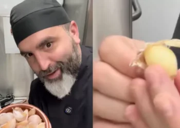 El truco inevitable de un chef para pelar los ajos: “Mételos en el micro 30 segundos”