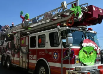 Bomberos protagonizó Gran Caravana Navideña por Valparaíso