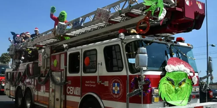 Bomberos protagonizó Gran Caravana Navideña por Valparaíso