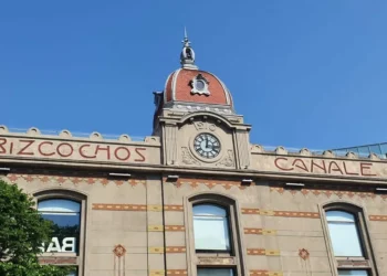 Los edificios icónicos de la Ciudad, sus secretos y la “cazadora” de historias que los llevó hasta la imprenta del Congreso