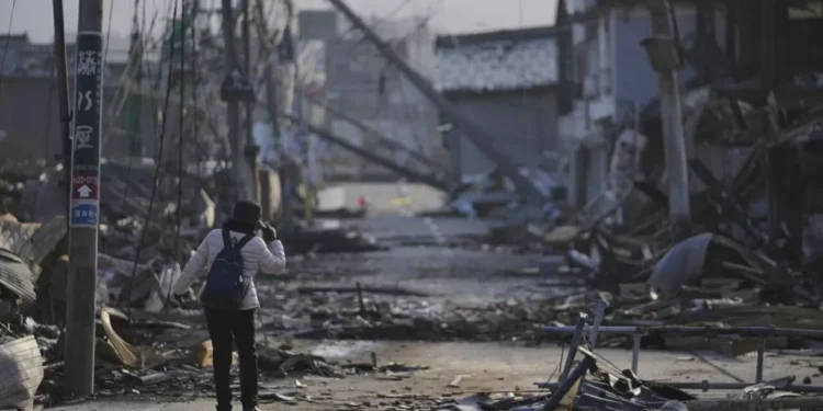 Suben a 33 los heridos por sismo de magnitud 7,5 en Japón