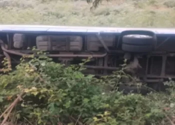 Ocho personas lesionadas dejó accidente de tránsito con ómnibus desbarrancado en Quintero