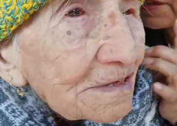 ¡Sin corazón! Mujer de 103 años es desalojada de su casa por su acreditado hijo en Puebla