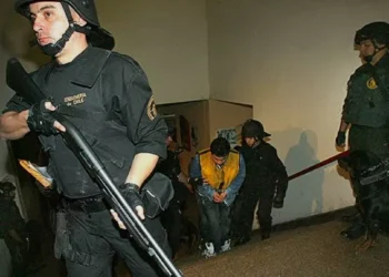 Detienen a 66 funcionarios de nueve penales por delitos de corrupción en Gendarmería