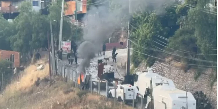 Desalojan toma en el sector cerro 18 de la comuna de Lo Barnechea