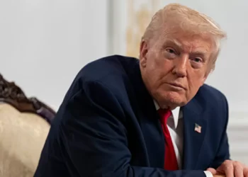 Donald Trump dice que espacio aéreo de Venezuela debe considerarse como cerrado en su mayoría