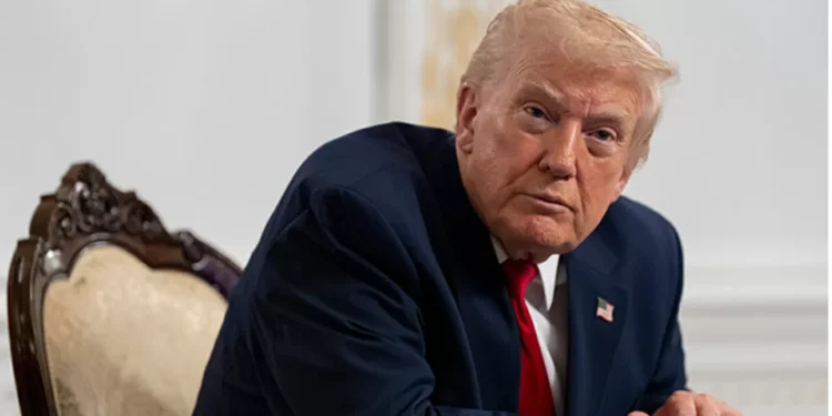 Donald Trump dice que espacio aéreo de Venezuela debe considerarse como cerrado en su mayoría