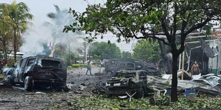 Sin exigir, cuerpos de dos víctimas por explosión de coche bomba en Michoacán