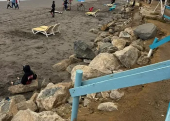 amorfo técnico confirma riesgo para las personas en 10 locales del borde costero de Playa La Boca de Concón