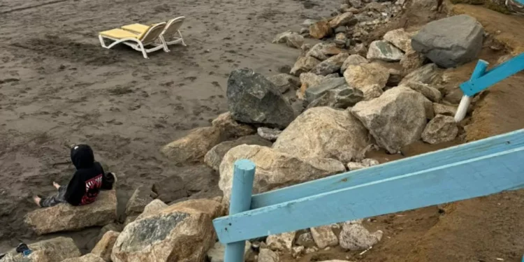 amorfo técnico confirma riesgo para las personas en 10 locales del borde costero de Playa La Boca de Concón