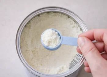 Alerta por leche infantil: Francia investiga segunda vez muertes de bebés por posible contaminación