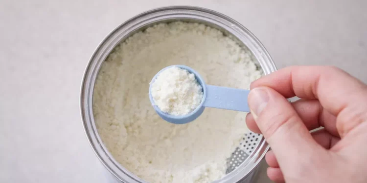 Alerta por leche infantil: Francia investiga segunda vez muertes de bebés por posible contaminación