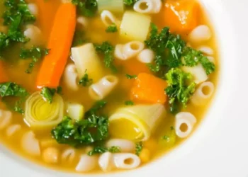 Sopa de verduras: la mejor receta para empezar bien el año
