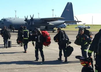 Tras cuatro horas de delirio, los bomberos uruguayos llegaron a la zona de incendios en Chile