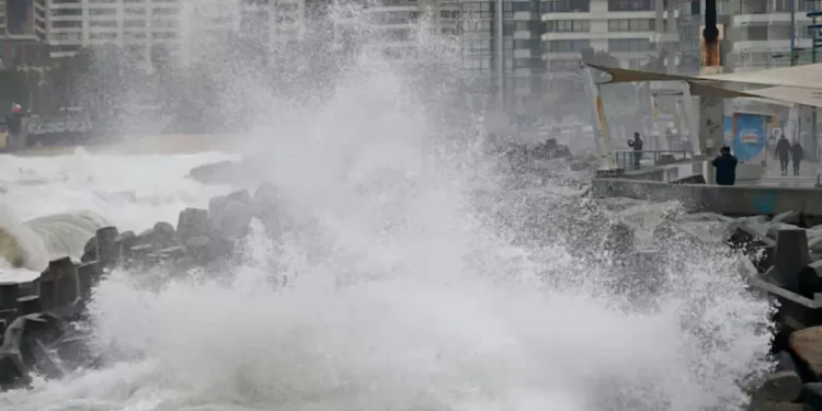 Emiten alerta de marejadas para las costas del país desde redil hasta Los Vilos