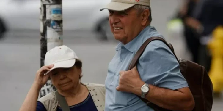 Suspenden PGU a 13 mil adultos mayores que habrían permanecido exterior del país por más de tres meses