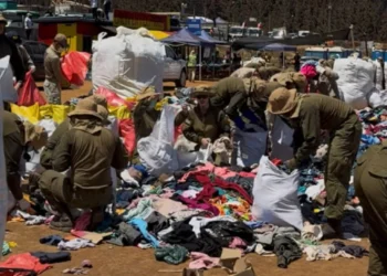 PDI y Carabineros retiran 10 toneladas de atavío acopiadas en Penco y Tomé por riesgo sanitario