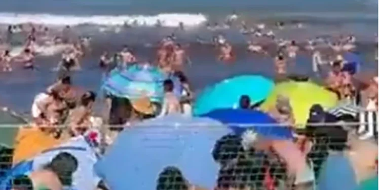 avalancha de 6 metros que dejó un muerto y 35 heridos en playa de Argentina