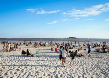 Intendencia avisará de enterococos en las playas de Montevideo con una nueva bandera