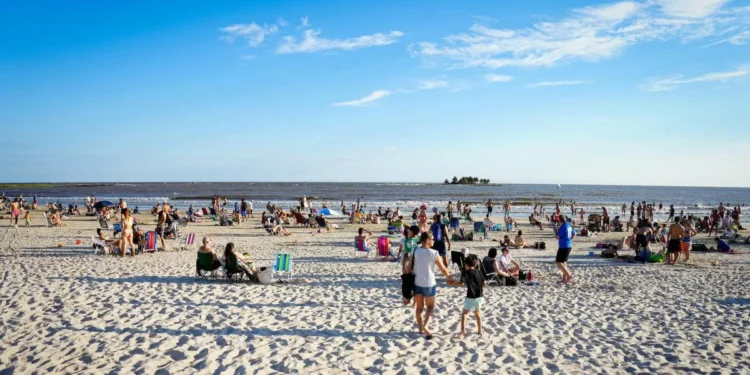 Intendencia avisará de enterococos en las playas de Montevideo con una nueva bandera