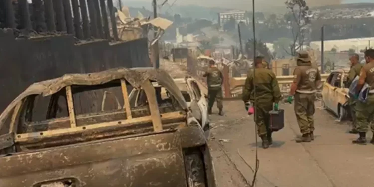 Carabinera está grave después de quemarse el 25% de su cuerpo tras auxiliar a víctimas de incendios forestales