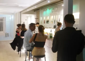 El inédito bar que abrieron en un edificio de Saavedra