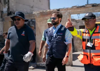 Presidente Gabriel Boric es insultado durante su visita a Punta de Parra