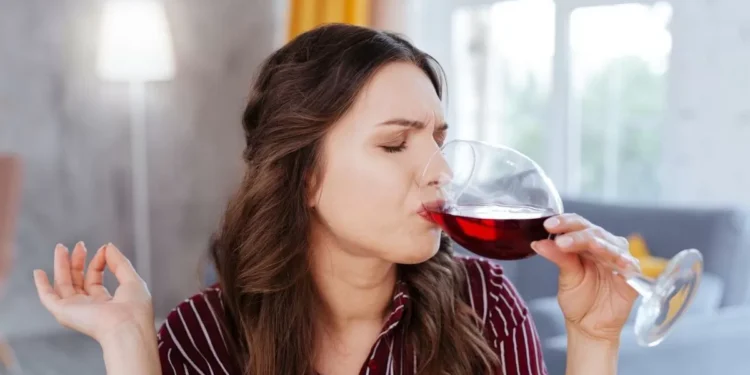 “Hay vinos que te dejan la lengua áspera y las encías como tirantes”: el motivo por el que algunos vinos te secan la belfos y por qué suelen individuo tintos