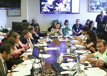 Ministro de heredad modifica «amarre» por «derecho a reclamo» para funcionarios con más de cinco años de antigüedad en el Estado