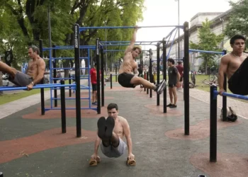 El deporte urbano que adicción gente en plazas y parques de la Ciudad y le da pelea al running