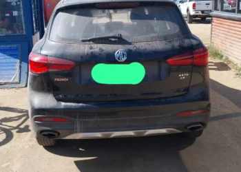 madama provocó caos tras dejar abandonado su auto bloqueando acceso a costa La Boca de Concón y poniendo en riesgo a miles de personas