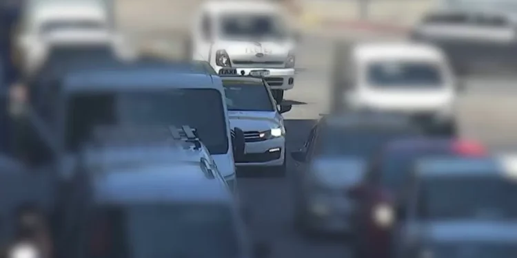 Mujer denunció que un taxista le robó espina valija que pretendía enviar como encomienda a través de espina aplicación