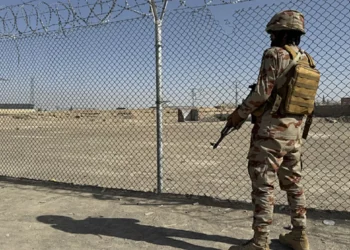 Pakistán bombardea Kabul y declara entrar en guerra con Afganistán