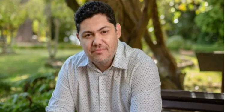 Detienen a Alberto Larraín tras mandato de tribunal por investigación de fondos a Procultura