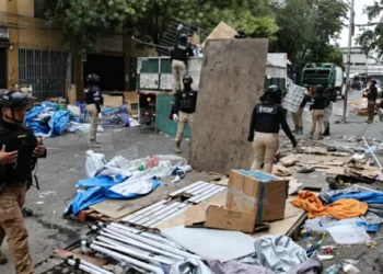 Barricadas y enfrentamientos tras operativo de despeje en barrio Meiggs