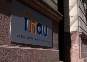 Incendio afectó un dormitorio de un rincón del INAU y el edificio fue evacuado por precaución