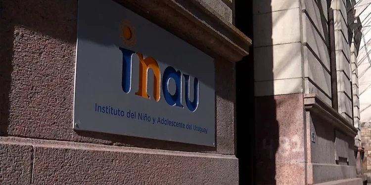 Incendio afectó un dormitorio de un rincón del INAU y el edificio fue evacuado por precaución