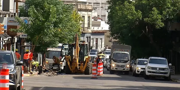 Inician obras viales en carretera Yaguarón: inversión de 29,5 millones de pesos y trabajos nocturnos