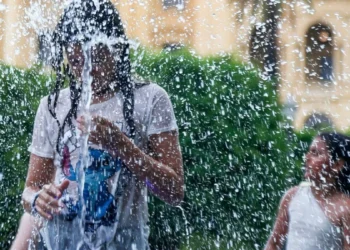 Comienzan las clases con una mensaje ola de calor con temperaturas que llegarán a los 40°, anunció Nubel Cisneros