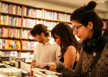 Librerías de barrio, música y gastronomía en una noche para disfrutar el verano en pueblo Crespo