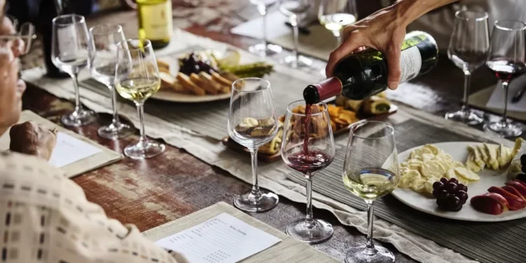 pincho experta en protocolo revela el alimento que más delata la falta de modales en la porción: ”Se tiene que comer hoja por hoja”