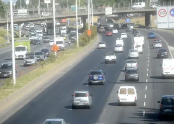 La autopista que bajó la rapidez máxima: el motivo y el riesgo por la infracción que se repite
